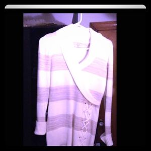 Guess sweater❌holding❌